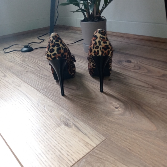 High heels - Picture 3 of 3